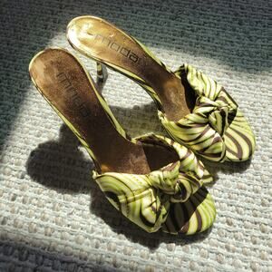 Vintage Y2K Moda Spana Womens 8 Leather Satin Heels Open Toe Green Abstract
